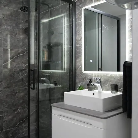 Platinum Apartment *